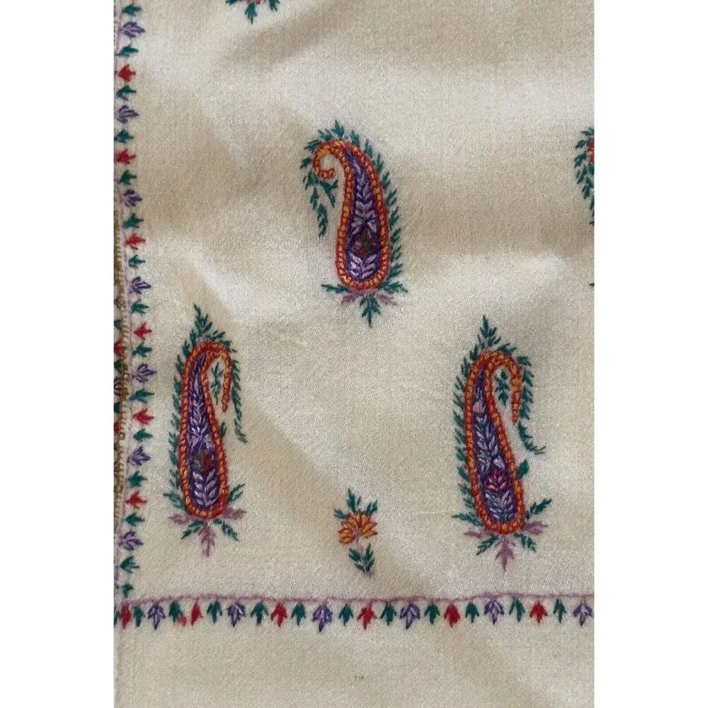 Vtg Paisley Embroidered Tablecloth Table Runner Colorful‎ Floral 23